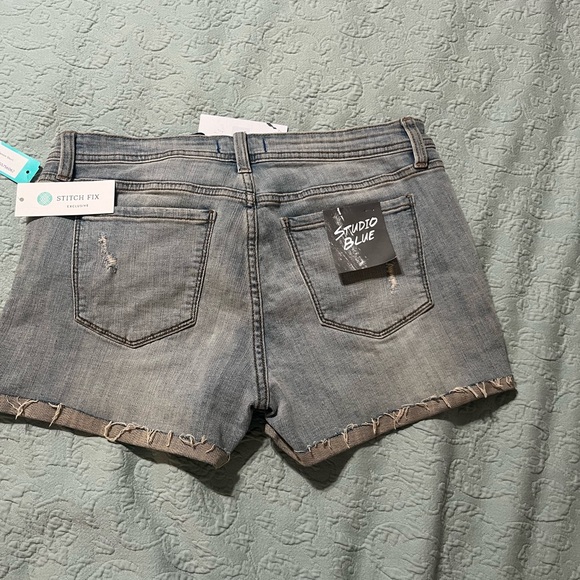 NWT women’s denim shorts size 10 - Picture 2 of 5
